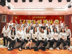 <b>新思路裝飾‖十七周年慶典晚會(huì)◇開拓進(jìn)取，共</b>