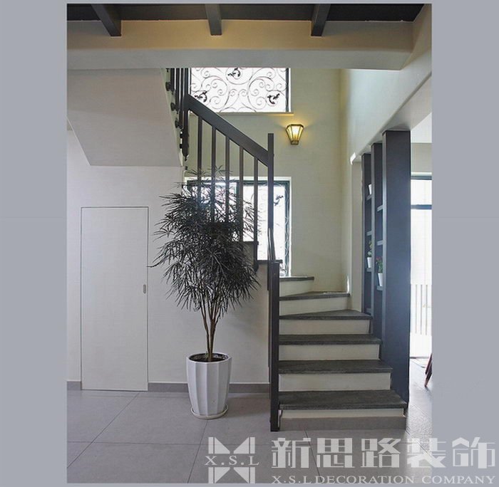 樓梯底部是儲(chǔ)藏室 樓梯底部是儲(chǔ)藏室